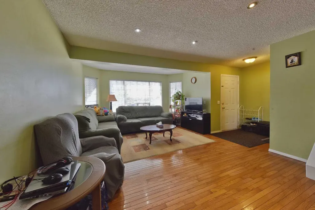 125 Costa Mesa Close NE Calgary AB T1Y6W9