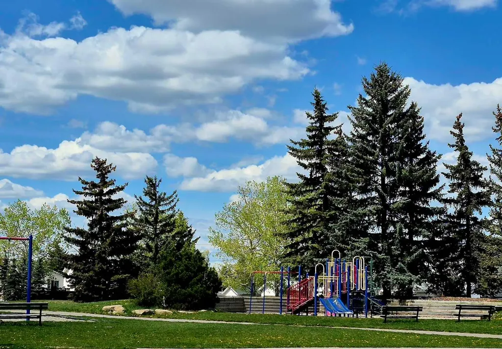 125 Costa Mesa Close NE Calgary AB T1Y6W9