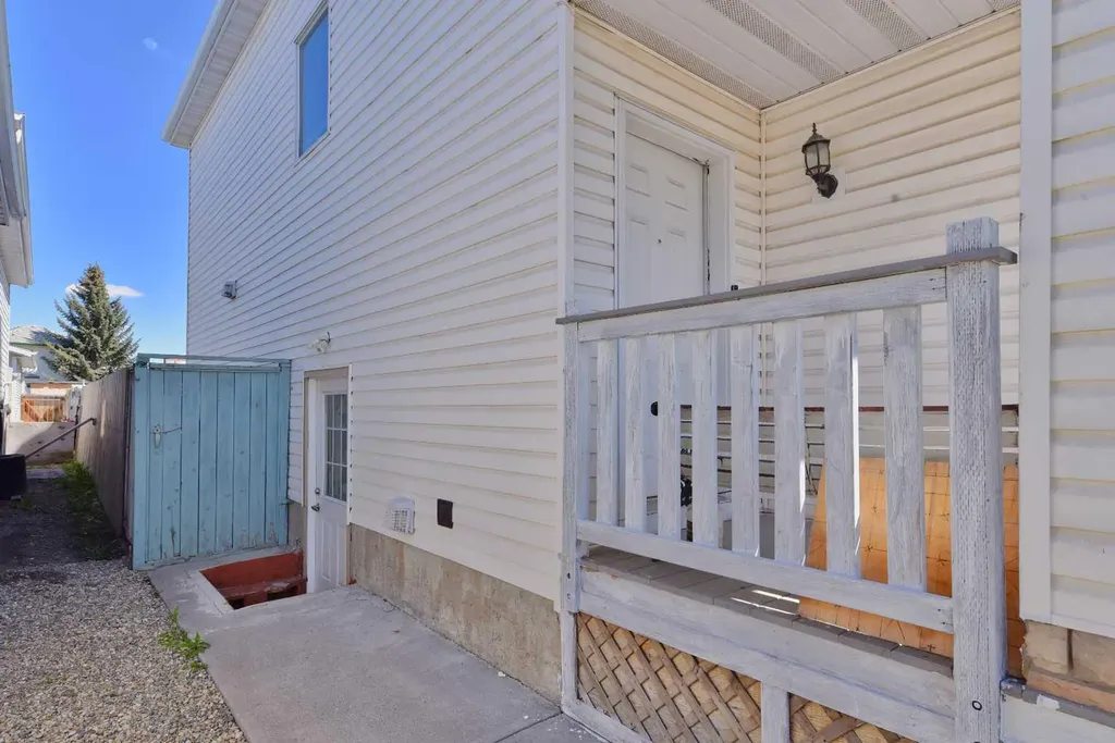 125 Costa Mesa Close NE Calgary AB T1Y6W9