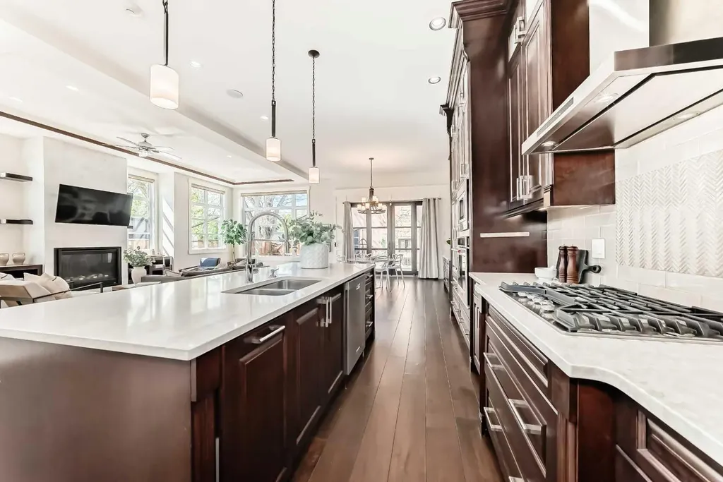 602 22 Avenue NE Calgary AB T2E 1V2