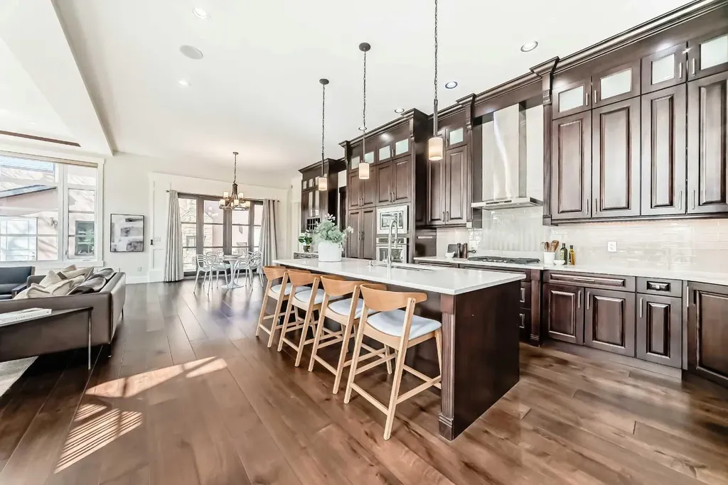 602 22 Avenue NE Calgary AB T2E 1V2