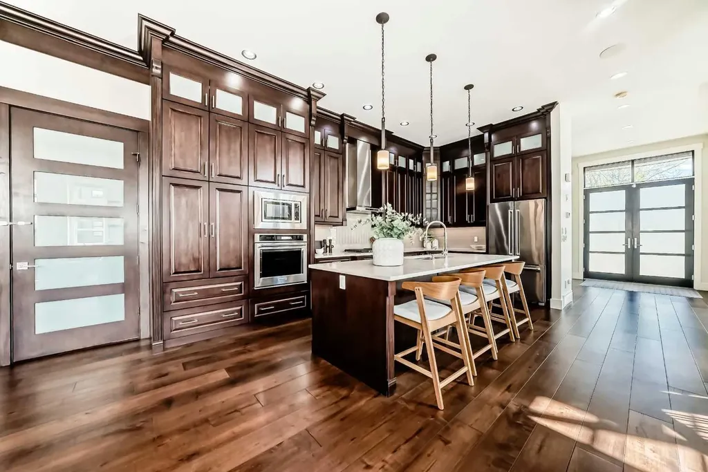 602 22 Avenue NE Calgary AB T2E 1V2