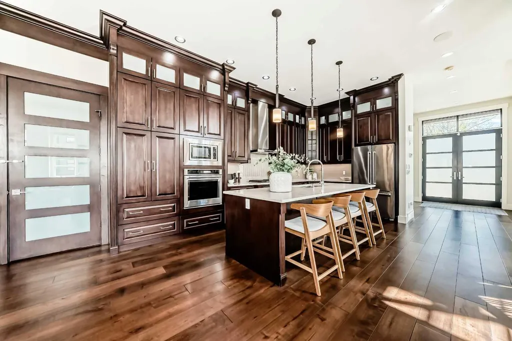 602 22 Avenue NE Calgary AB T2E 1V2