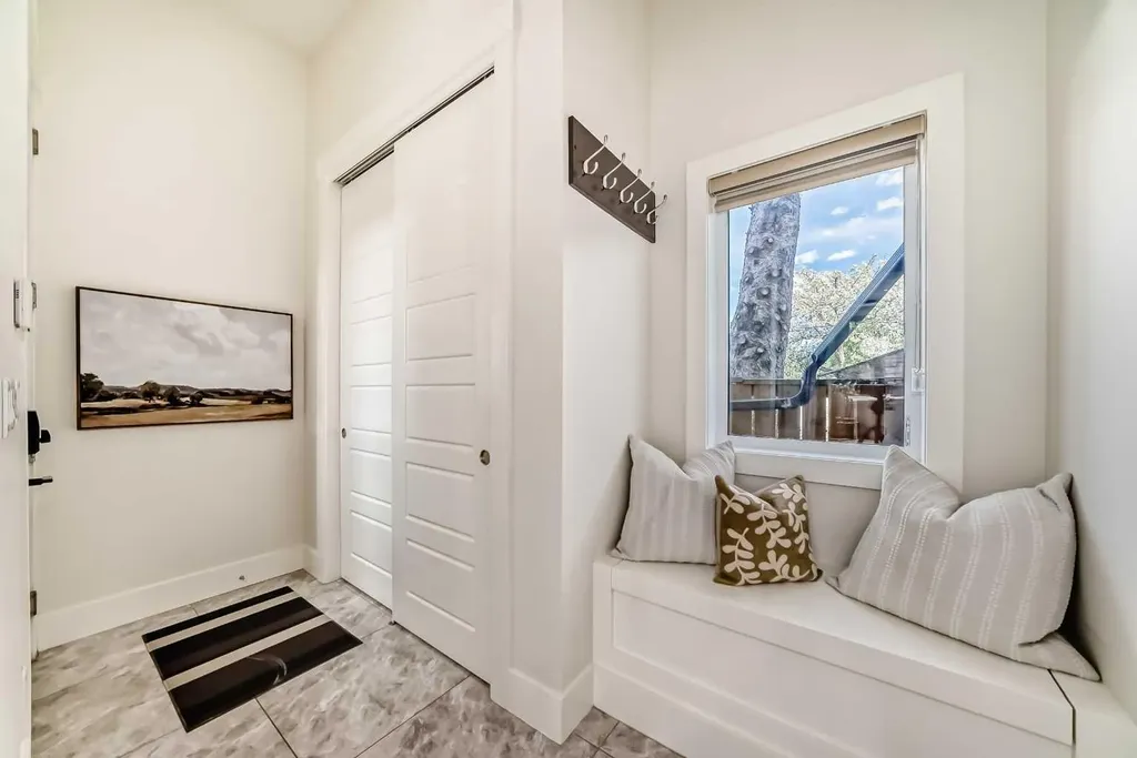 602 22 Avenue NE Calgary AB T2E 1V2
