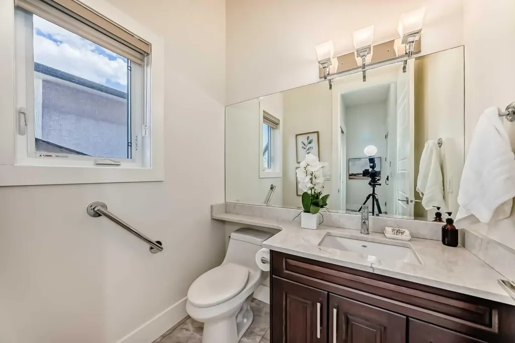 602 22 Avenue NE Calgary AB T2E 1V2
