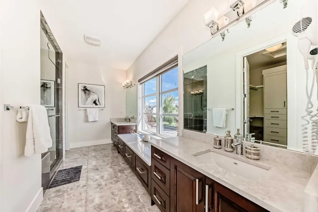 602 22 Avenue NE Calgary AB T2E 1V2