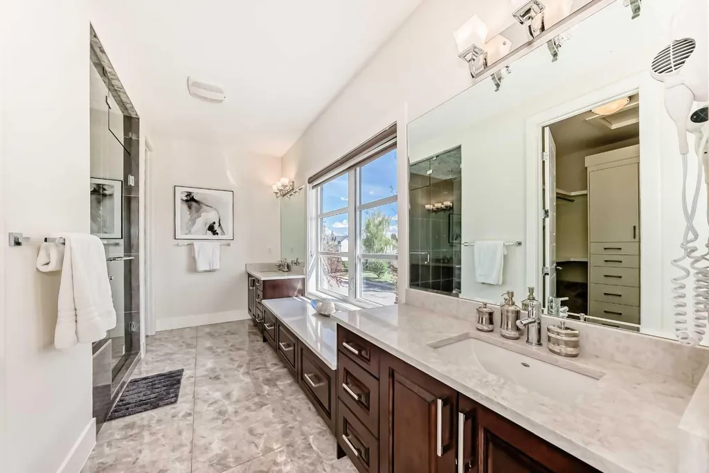 602 22 Avenue NE Calgary AB T2E 1V2