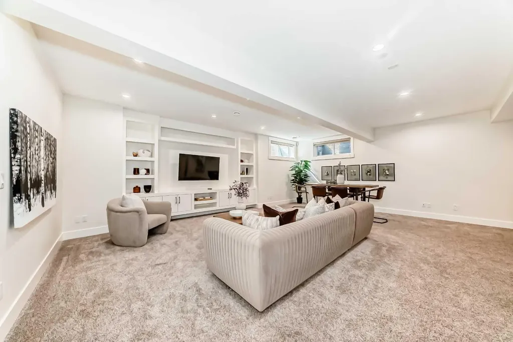 602 22 Avenue NE Calgary AB T2E 1V2