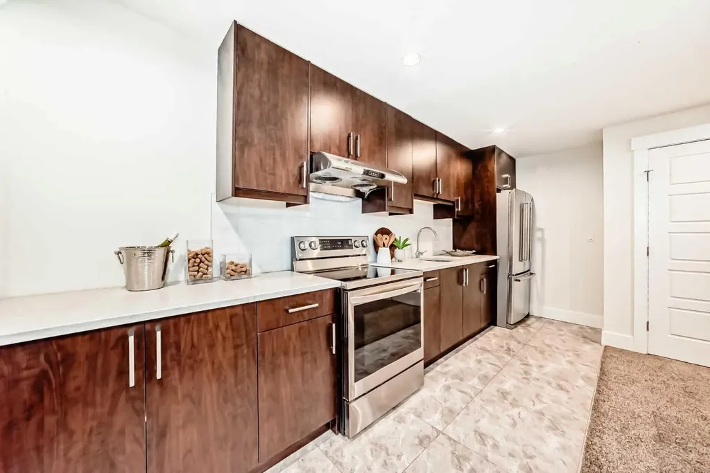 602 22 Avenue NE Calgary AB T2E 1V2