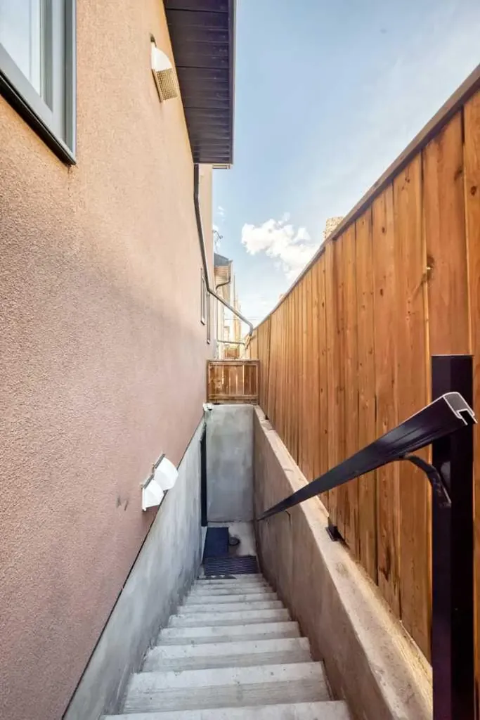 602 22 Avenue NE Calgary AB T2E 1V2