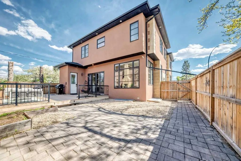 602 22 Avenue NE Calgary AB T2E 1V2