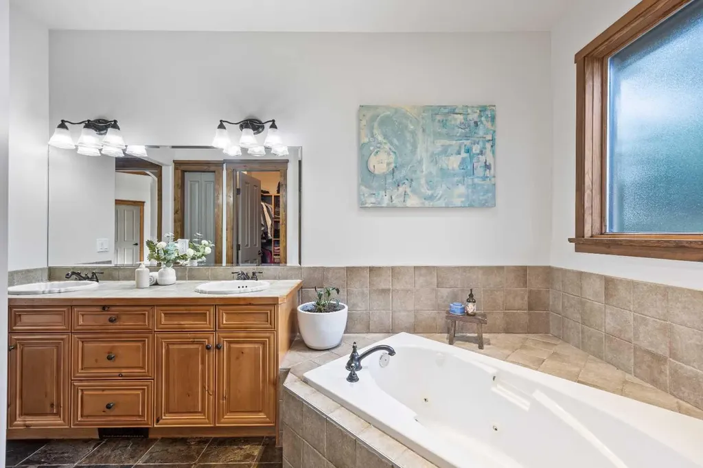 39 Ranch Road Okotoks AB T1S 1W9