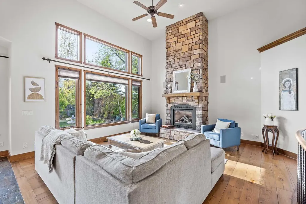 39 Ranch Road Okotoks AB T1S 1W9