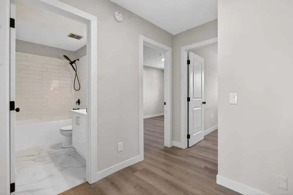 5340 17 Avenue SW Calgary AB T3E 6M3