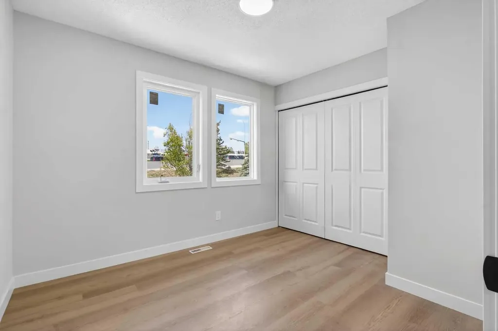 5340 17 Avenue SW Calgary AB T3E 6M3