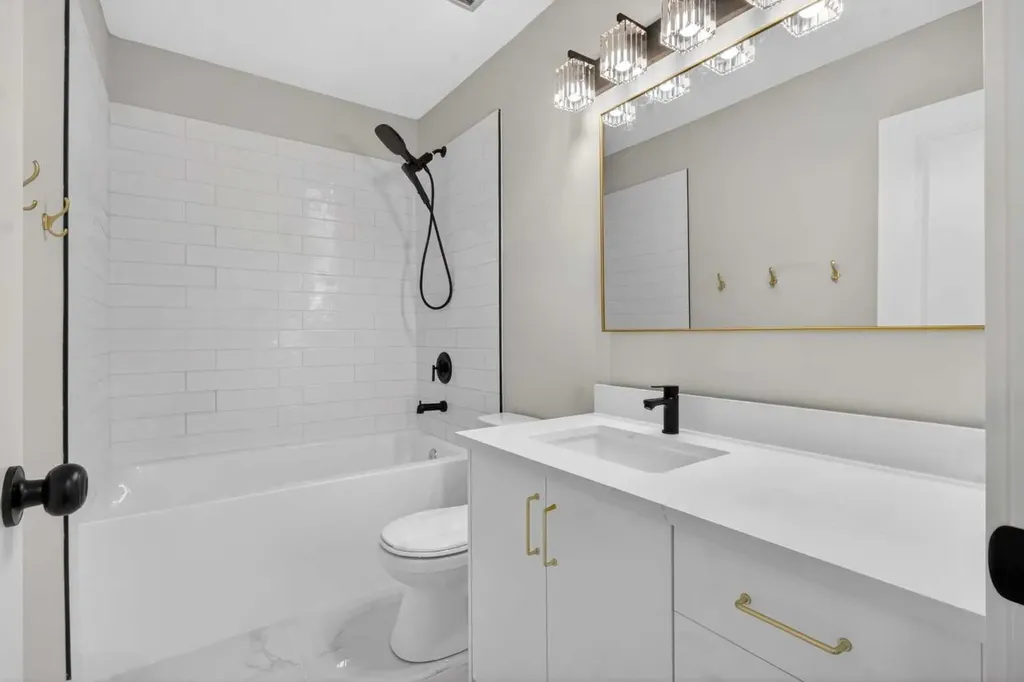 5340 17 Avenue SW Calgary AB T3E 6M3