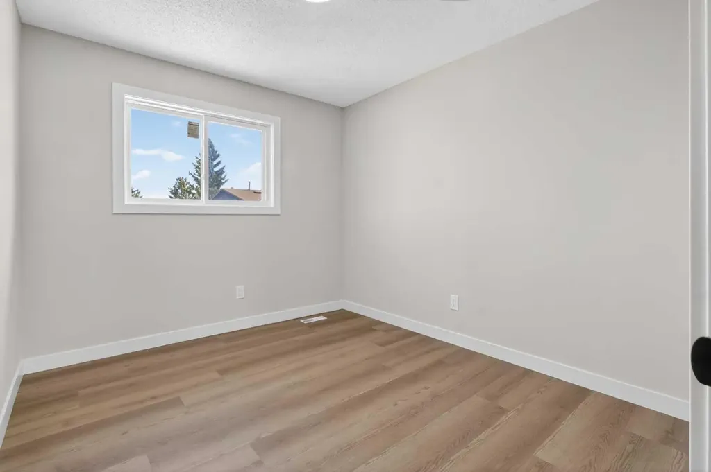 5340 17 Avenue SW Calgary AB T3E 6M3