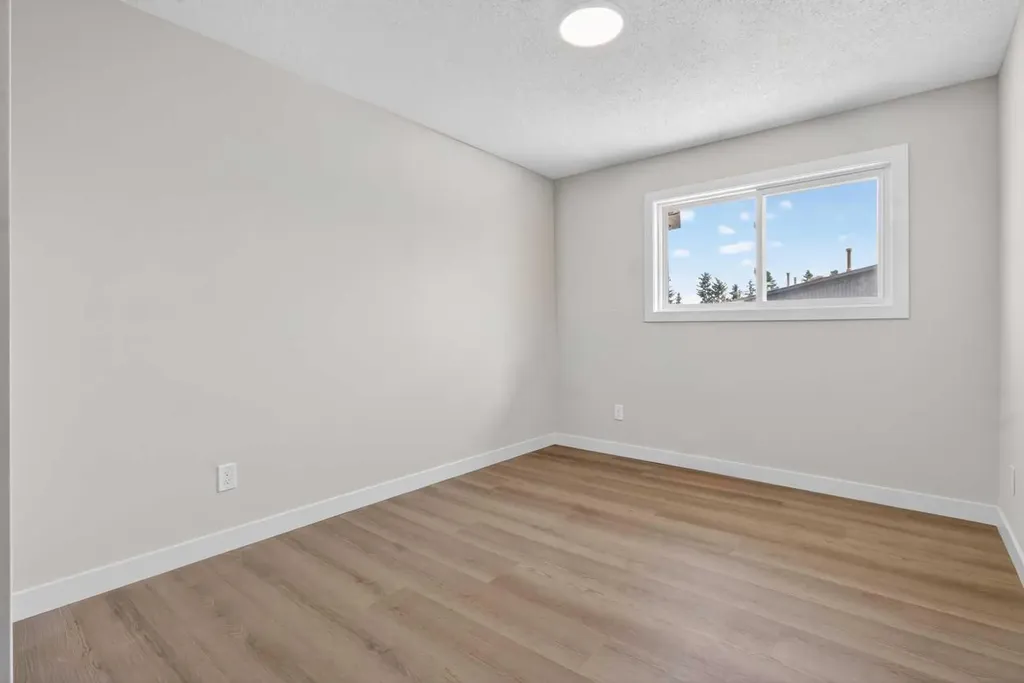 5340 17 Avenue SW Calgary AB T3E 6M3