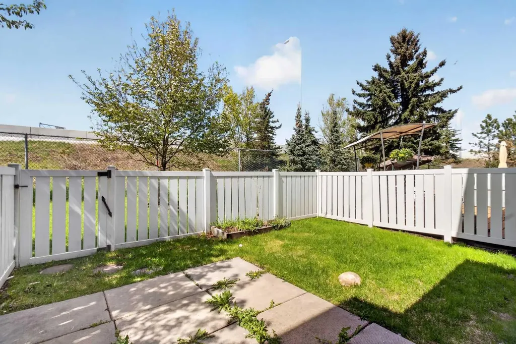5340 17 Avenue SW Calgary AB T3E 6M3