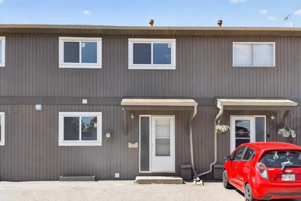 5340 17 Avenue SW Calgary AB T3E 6M3