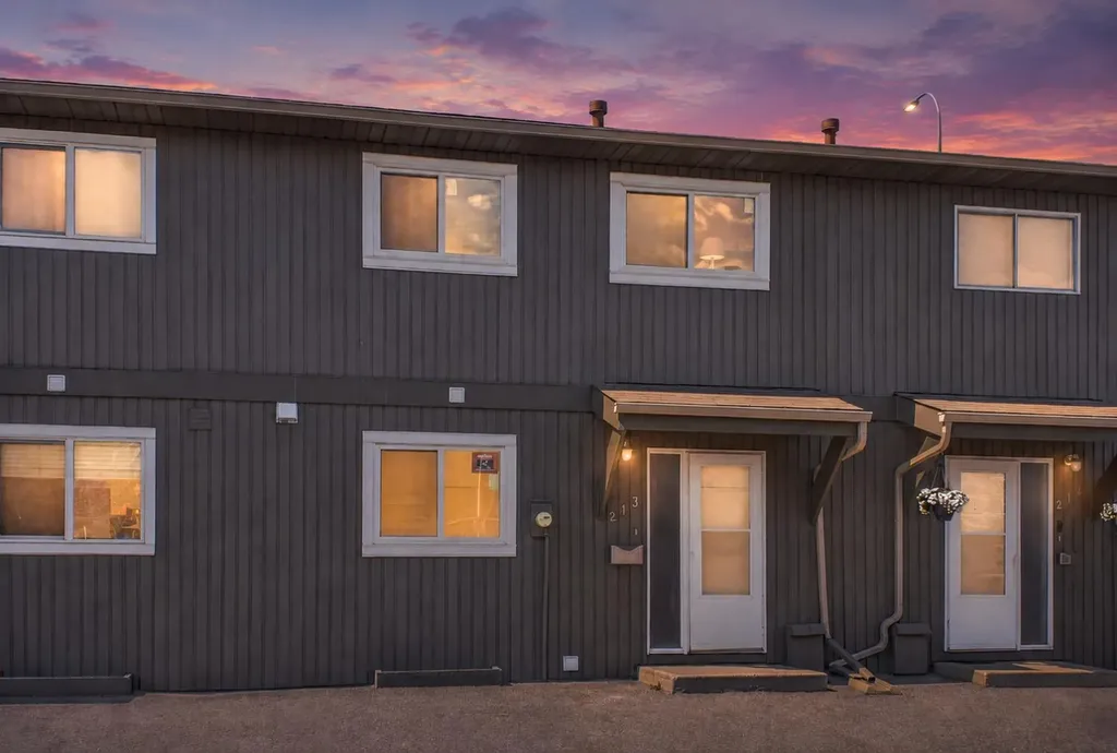 5340 17 Avenue SW Calgary AB T3E 6M3