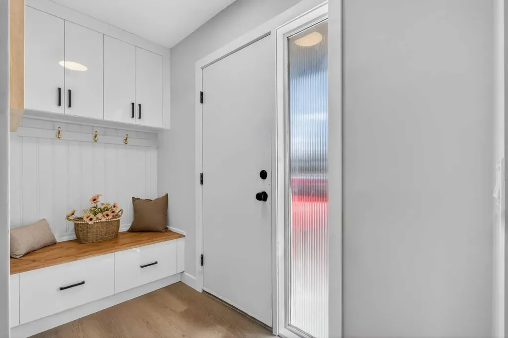 5340 17 Avenue SW Calgary AB T3E 6M3