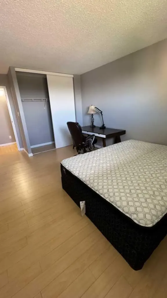 5 Berkeley Place W Lethbridge AB T1K 5M9