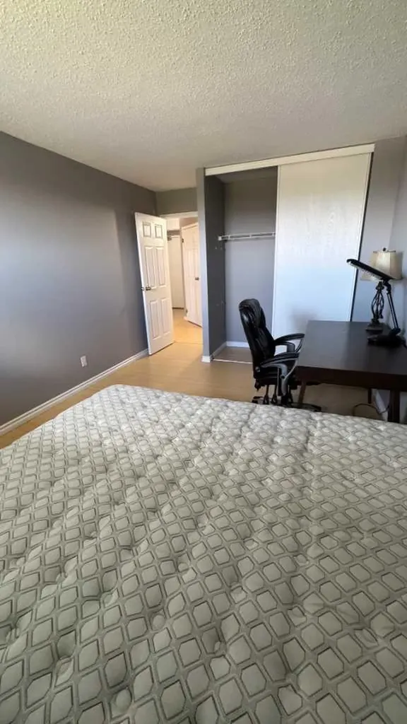 5 Berkeley Place W Lethbridge AB T1K 5M9