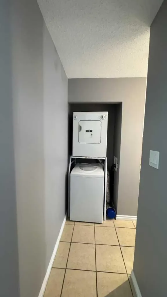 5 Berkeley Place W Lethbridge AB T1K 5M9