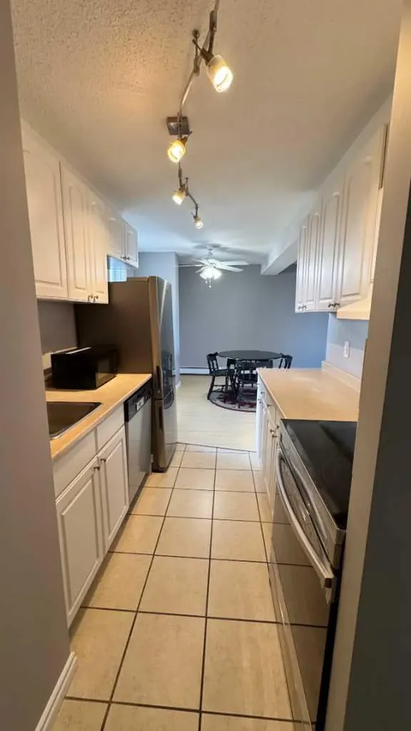 5 Berkeley Place W Lethbridge AB T1K 5M9