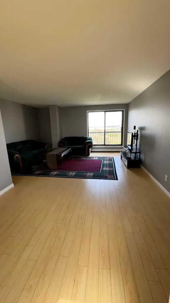 5 Berkeley Place W Lethbridge AB T1K 5M9