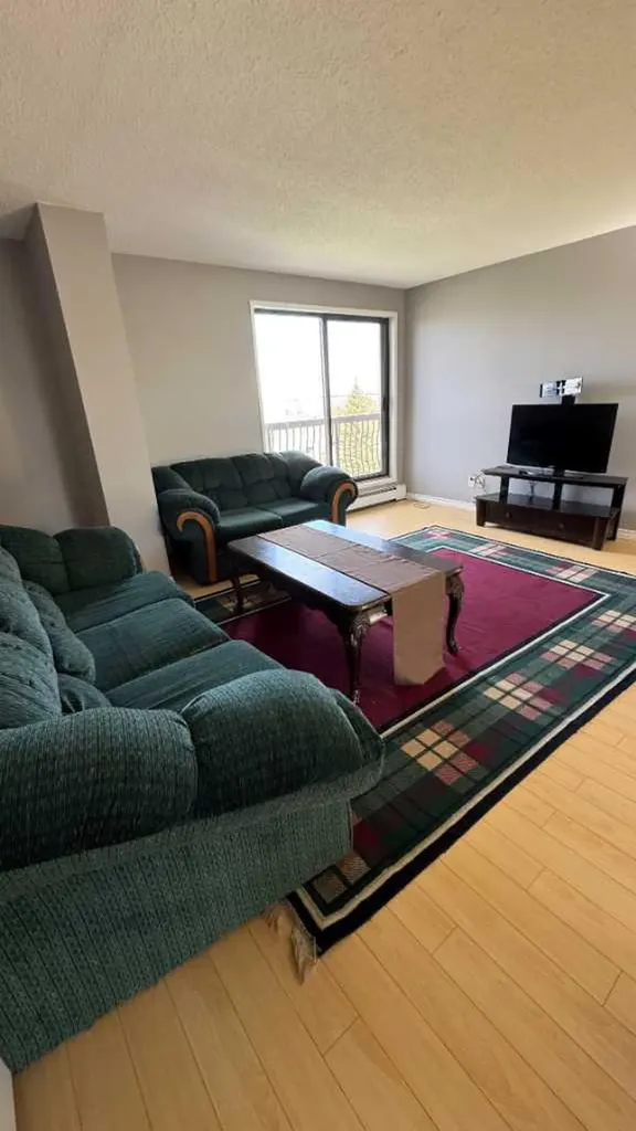 5 Berkeley Place W Lethbridge AB T1K 5M9