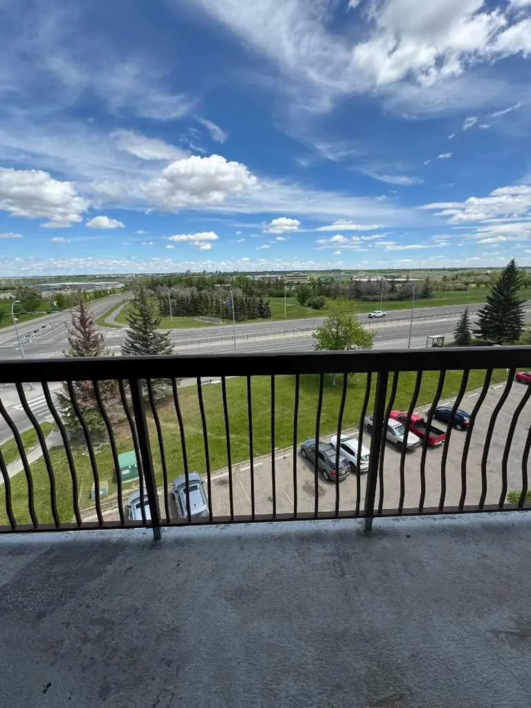 5 Berkeley Place W Lethbridge AB T1K 5M9