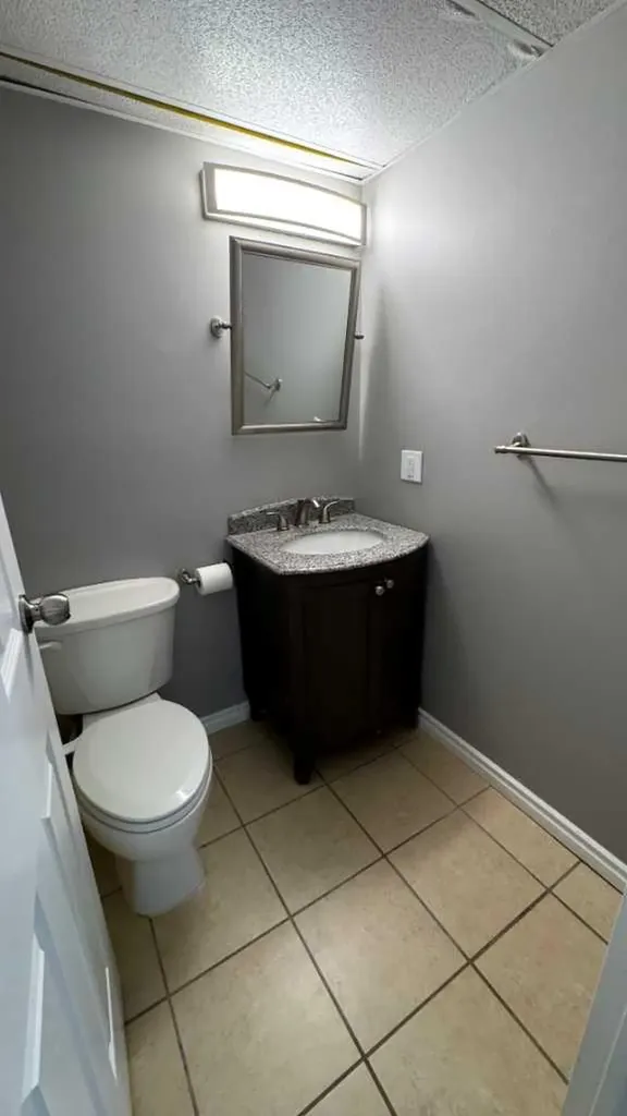 5 Berkeley Place W Lethbridge AB T1K 5M9