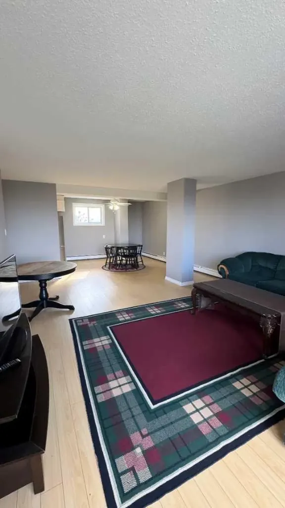 5 Berkeley Place W Lethbridge AB T1K 5M9