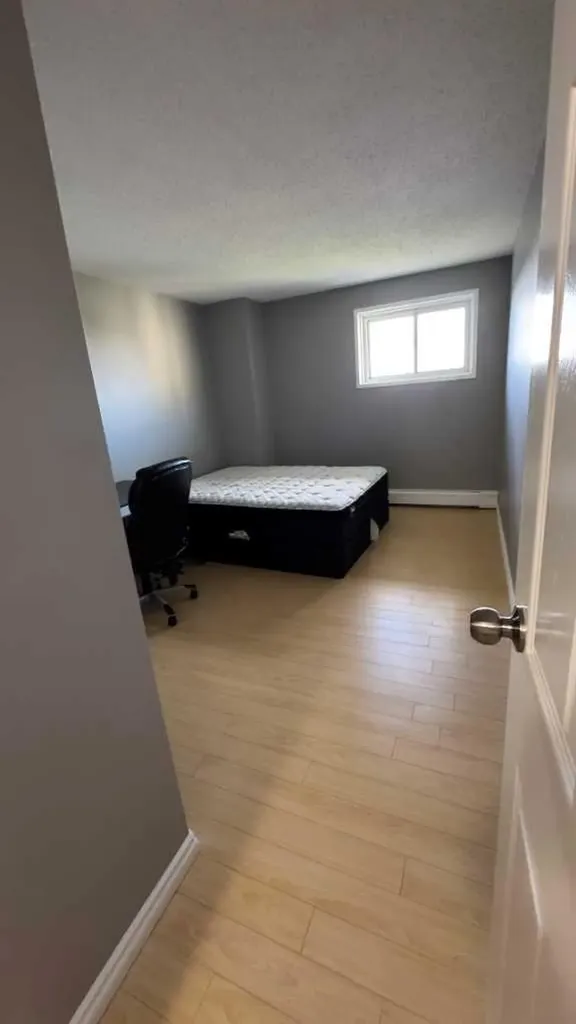 5 Berkeley Place W Lethbridge AB T1K 5M9