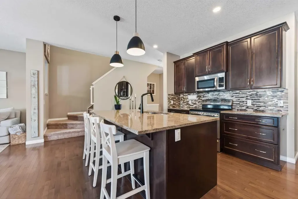 183 Reunion Grove NW Airdrie AB T4B 0Z3