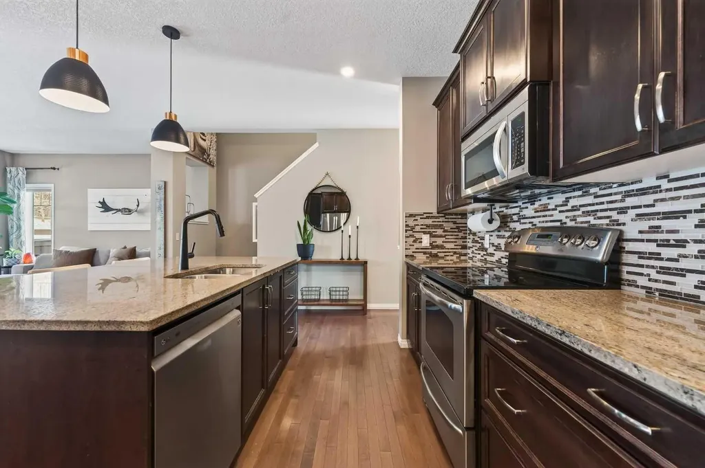 183 Reunion Grove NW Airdrie AB T4B 0Z3