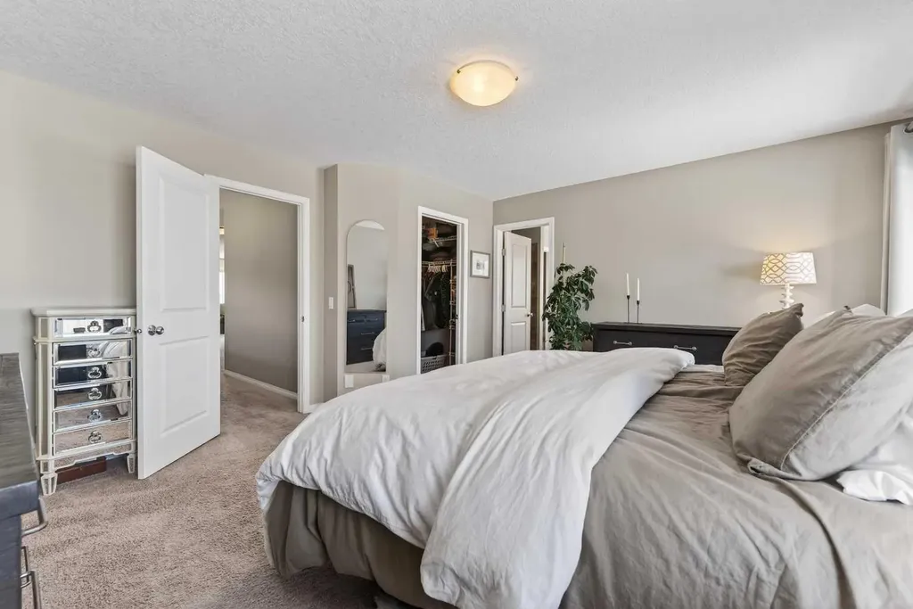 183 Reunion Grove NW Airdrie AB T4B 0Z3