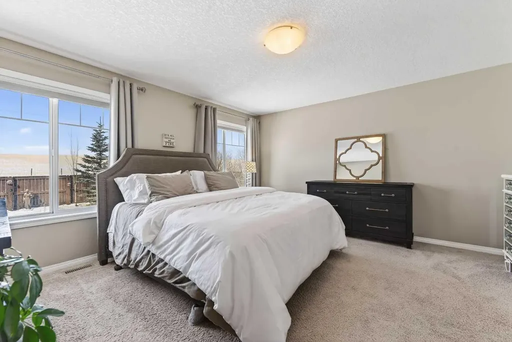 183 Reunion Grove NW Airdrie AB T4B 0Z3
