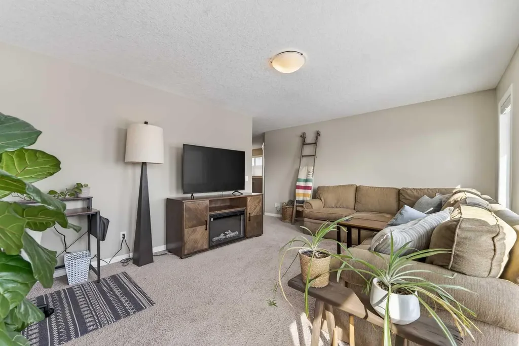 183 Reunion Grove NW Airdrie AB T4B 0Z3