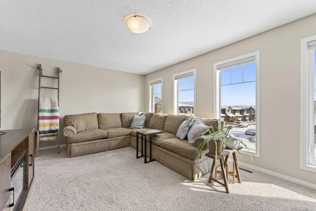 183 Reunion Grove NW Airdrie AB T4B 0Z3