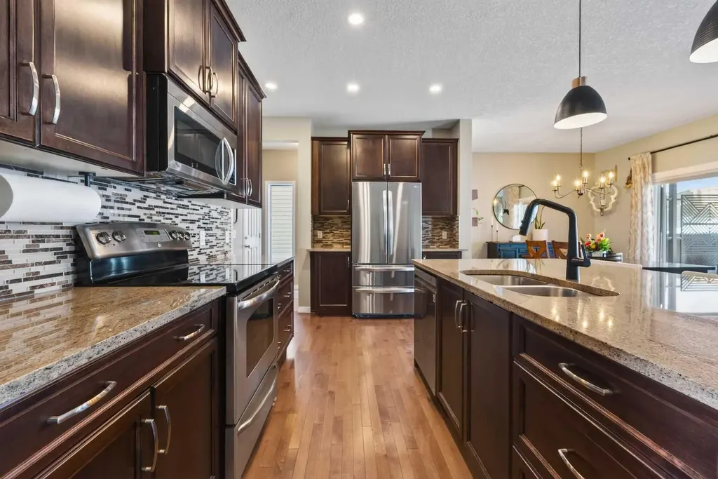 183 Reunion Grove NW Airdrie AB T4B 0Z3