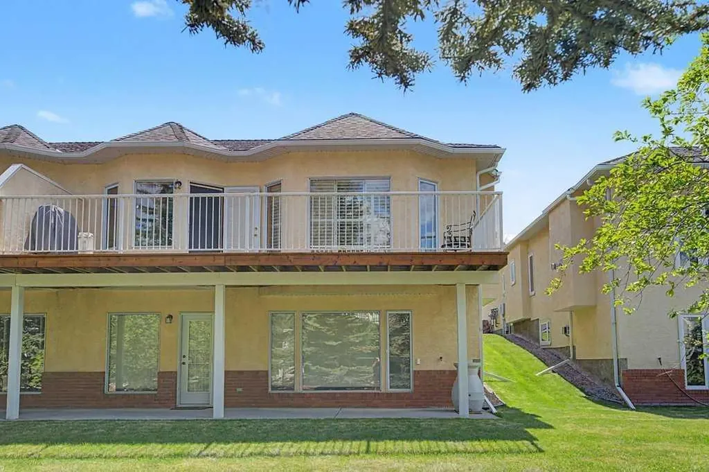 18 Prominence View SW Calgary AB T3H 3M8