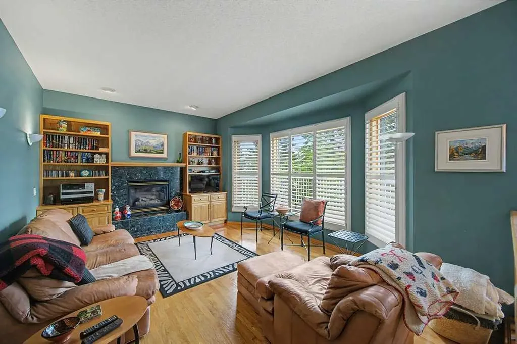 18 Prominence View SW Calgary AB T3H 3M8