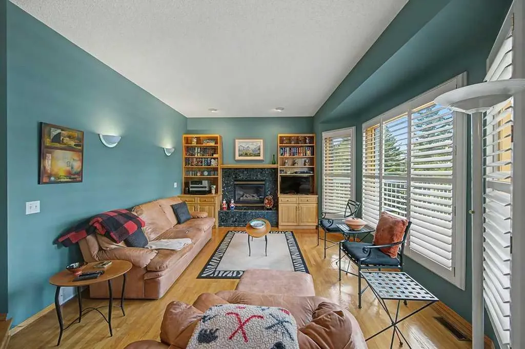 18 Prominence View SW Calgary AB T3H 3M8