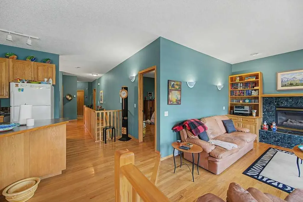 18 Prominence View SW Calgary AB T3H 3M8