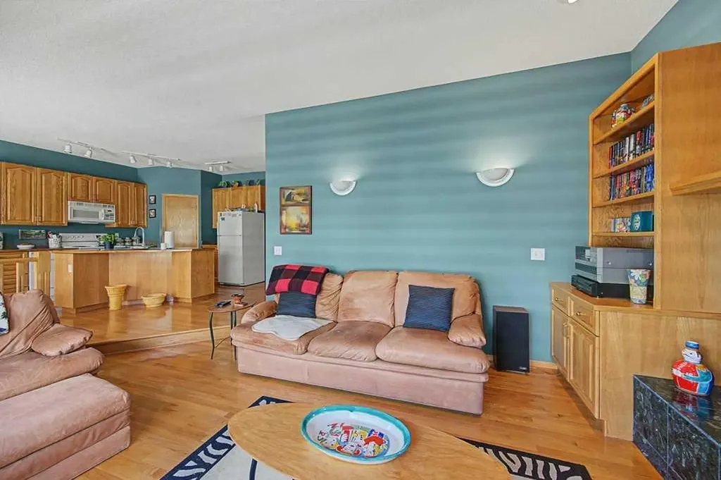 18 Prominence View SW Calgary AB T3H 3M8
