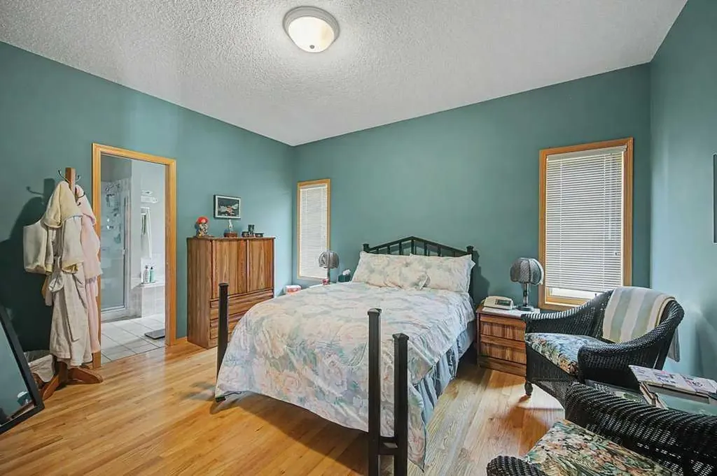 18 Prominence View SW Calgary AB T3H 3M8