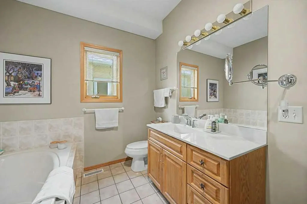 18 Prominence View SW Calgary AB T3H 3M8